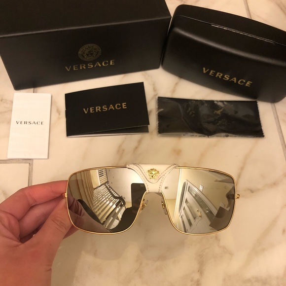 🔥NEW SHOW STOPPER VERSACE SUNGLASSES 🔥 - Picture 6 of 15